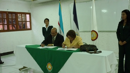 UCC firma convenio con fundaciòn 2000